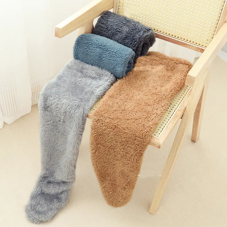 Calcetines de peluche, calor hasta la rodilla